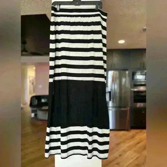 seven black and white skirt with see through panel sz L